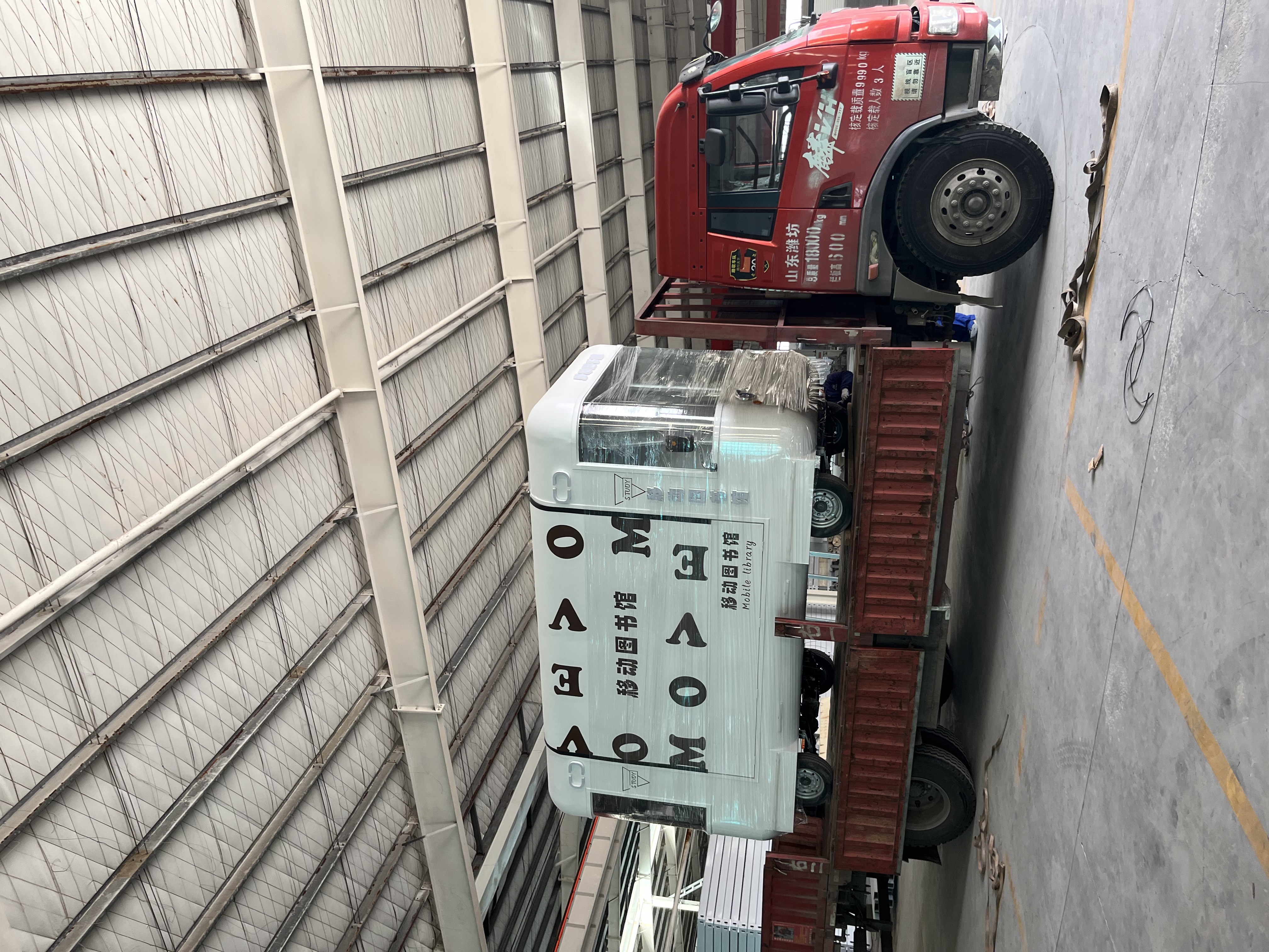 四川多功能移動(dòng)餐車發(fā)貨